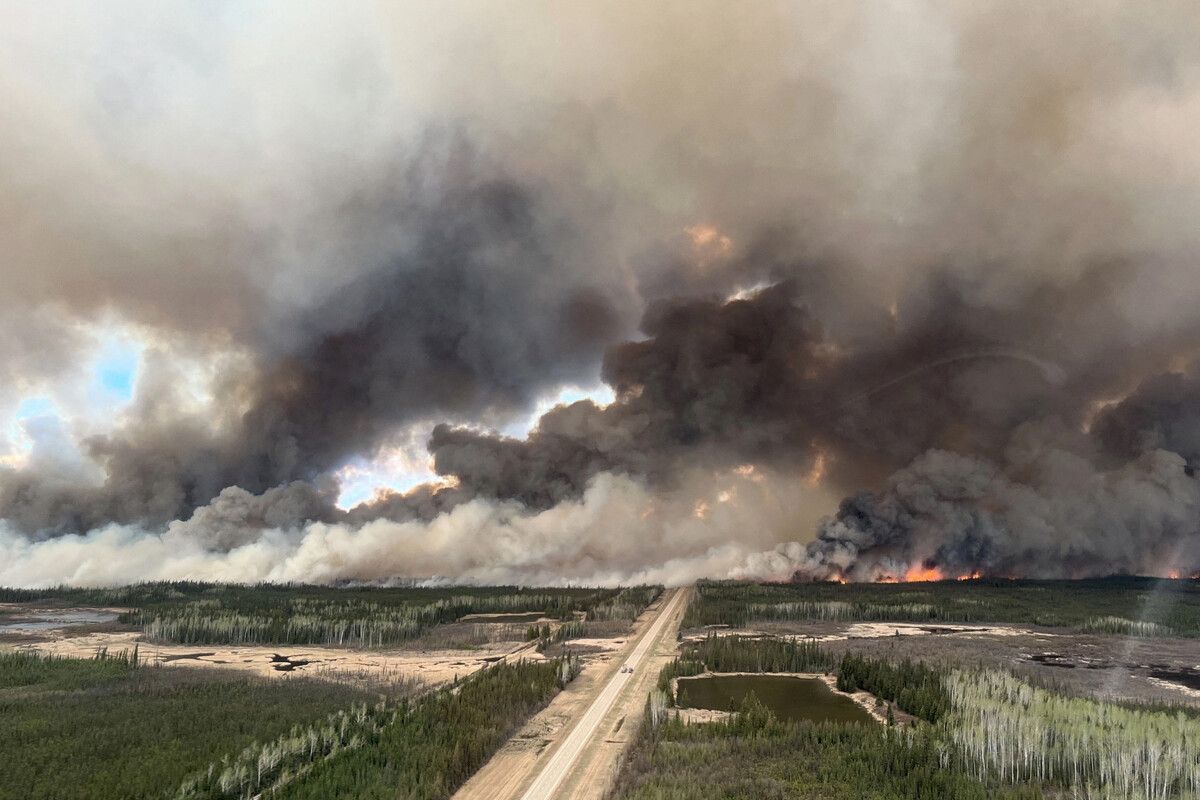 Starke Winde treiben das Feuer im Westen Kanadas immer weiter voran. reuters