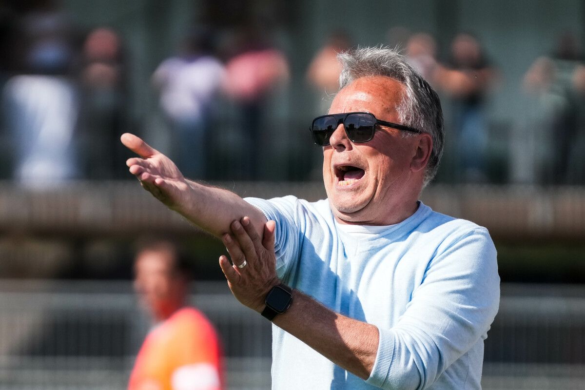 SWB-Coach Regi Van Acker haderte nach der Niederlage beim SV Horn.gepa