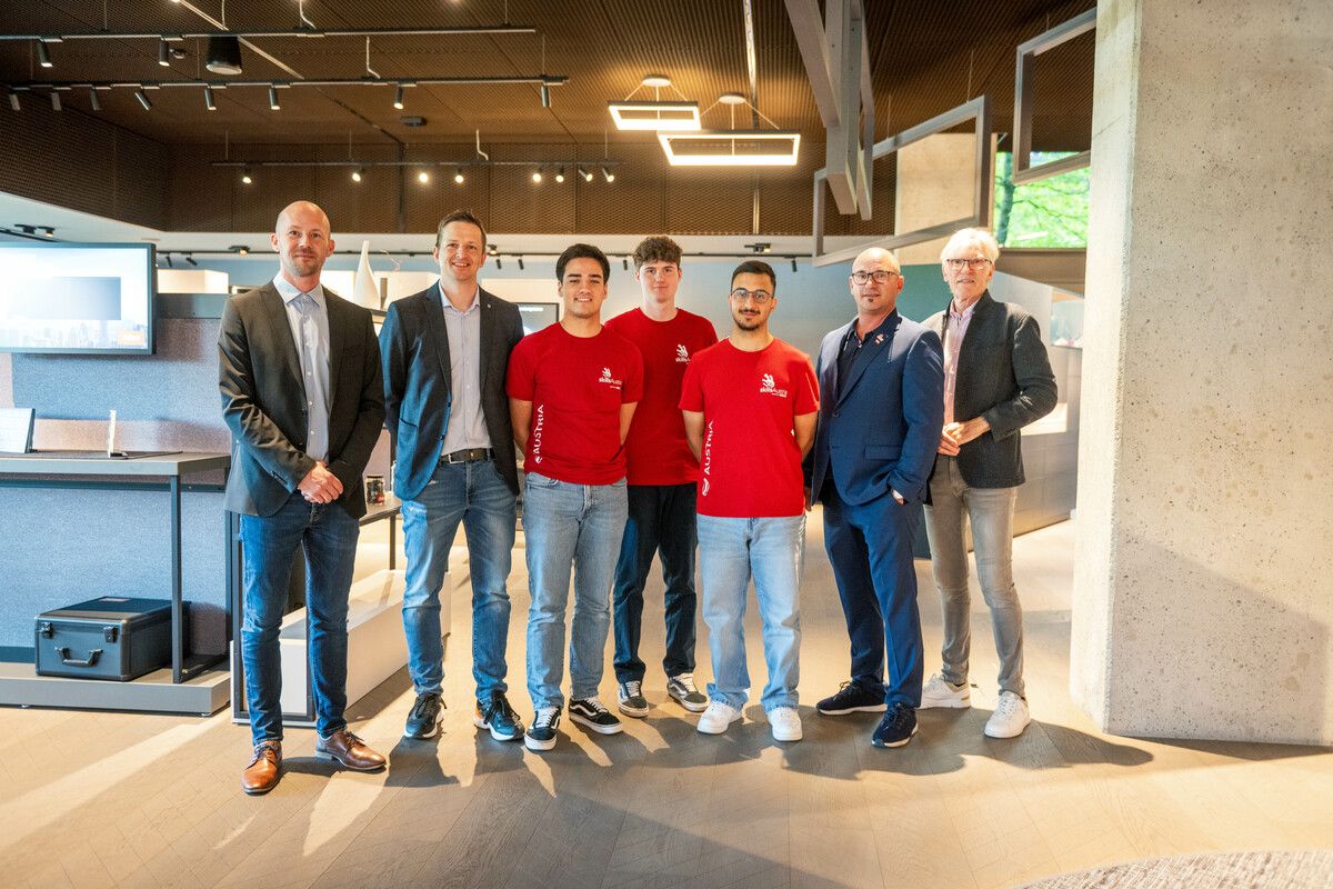 Team Blum: Marco Simma, Robert Kaufmann, die Teilnehmer Enes Kocabay, Lukas Fiel und Berkay Sahin mit Jürgen Kraft (Geschäftsführer von SkillsAustria) und WKV-Präsident Wilfried Hopfner.vn/Rhomberg