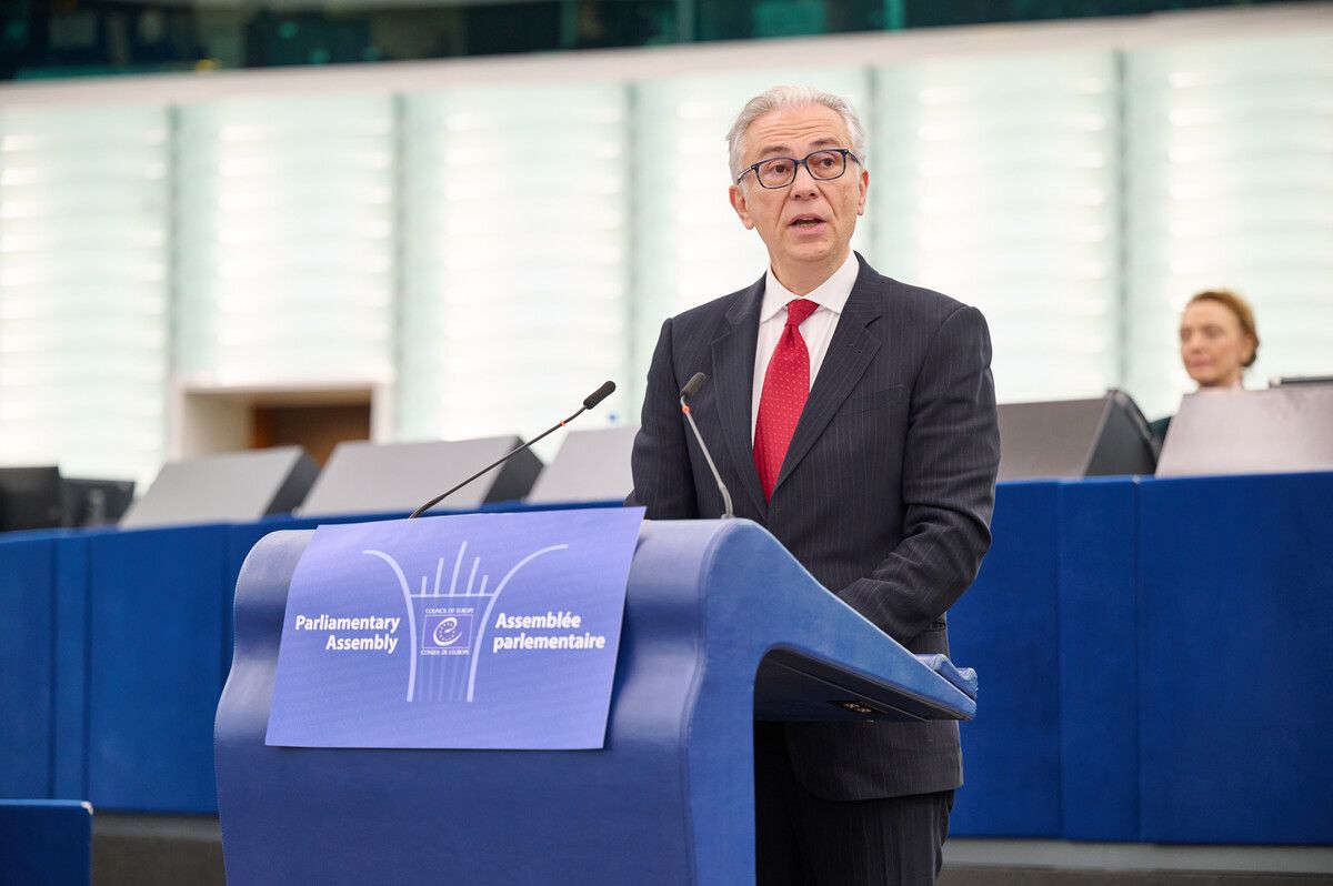 Theodoros Roussopoulos hält eine Ansprache im Parlament in Wien.PACE