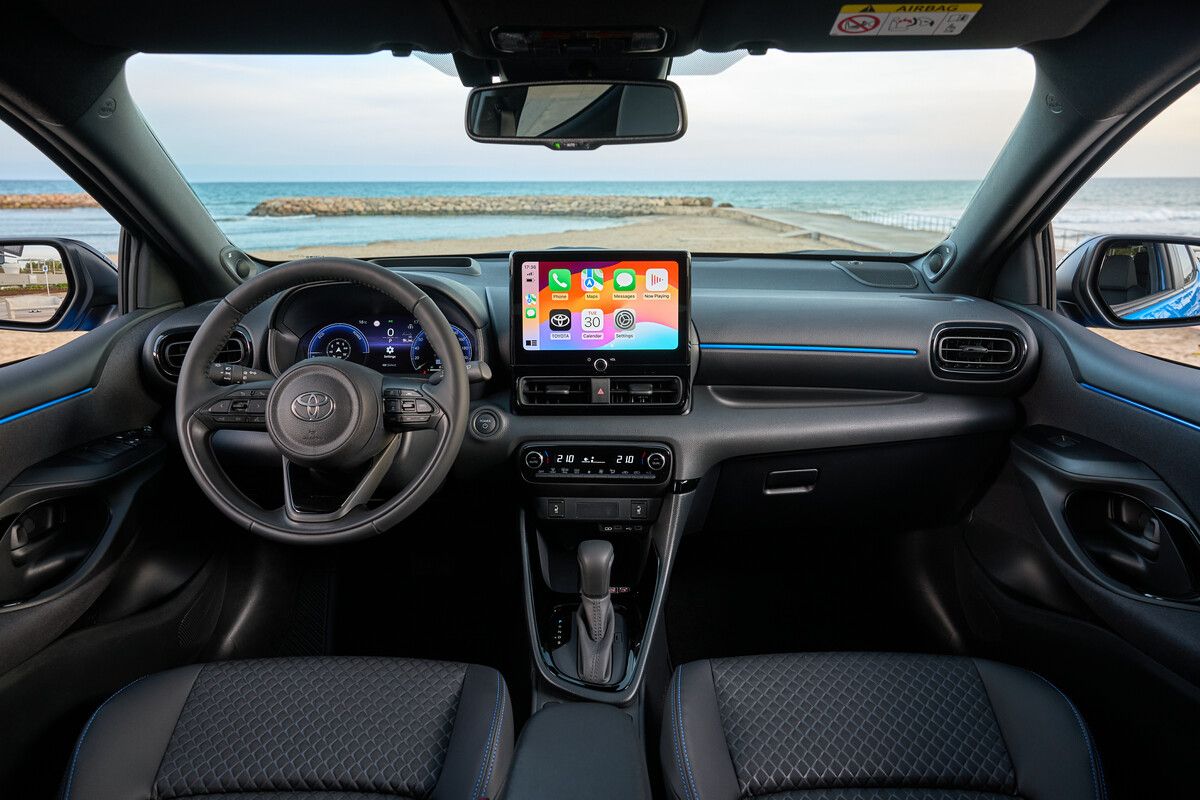 Typisch Toyota: pragmatisch-praktisches Cockpit, trotzdem sehr wohnlich und vor allem informativ.