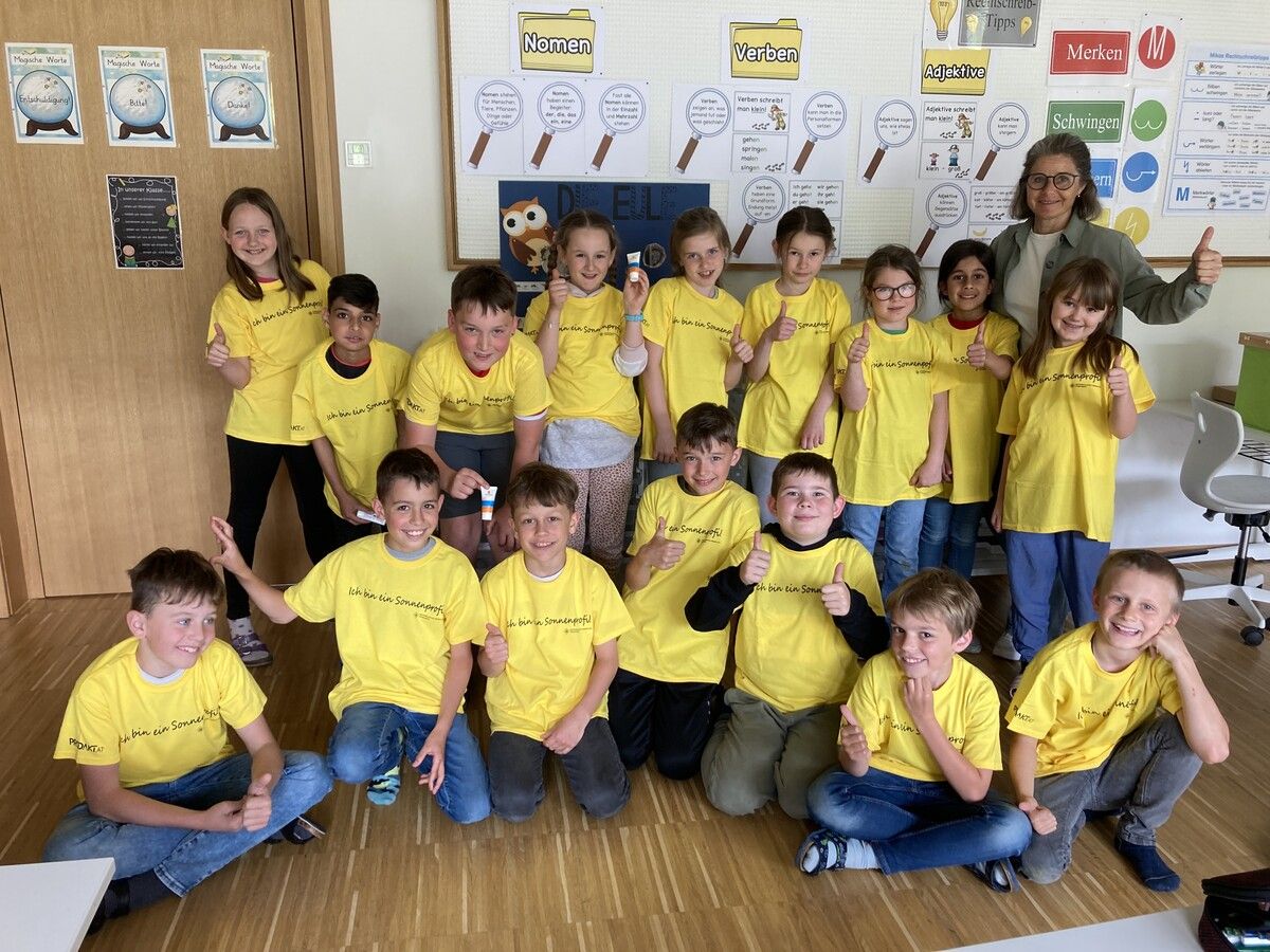 Unter dem Motto „Sonne ohne Reue“ lernten die Kids der Volksschule Tschagguns den richtigen Umgang mit Sonnenschutz. STL