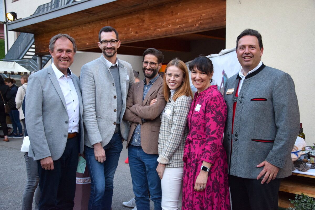 V. l.: Christian Schützinger (Geschäftsführung Vorarlberg Tourismus), Lukas Fürst (Hotel Fernblick am Bartholomäberg), Joachim Kresser (Vorarlberg Tourismus, Bereichsleiter Entwicklung), Magdalena Zudrell-Fürst, Kerstin Biedermann-Smith (Wirtschaftskammer, Tourismus und Freizeitwirtschaft) und Dir. Manuel Bitschnau (Montafon Tourismus). SCO (3)