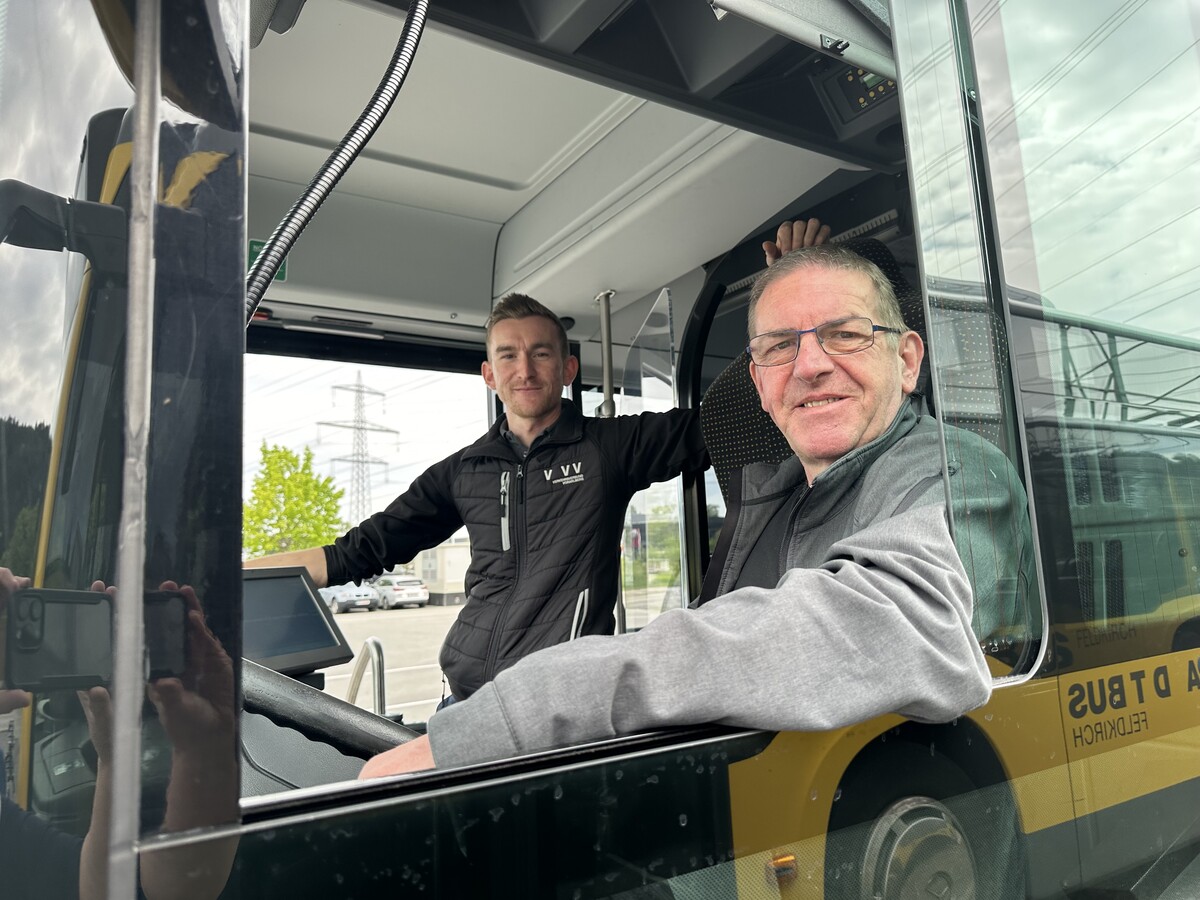 Vater und Sohn – beide haben bei Niggbus ihren Traumberuf gefunden. CRO(2), Stadt Feldkirch