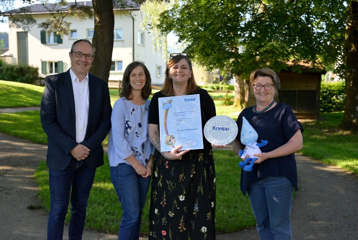 Vize-Bgm. Andreas Prenn, Kindergartenkoordinatorin Bianca Bitschnau, Kindergarten Montfort-Leiterin Monika Müller und Kneipp-Landesvorsitzende Sylvia Jagschitz.mg rankweil