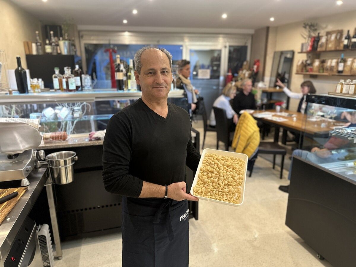 Vor dem Lokal „Zio Mario“ singt der Bludenzer Liederkranz. BI