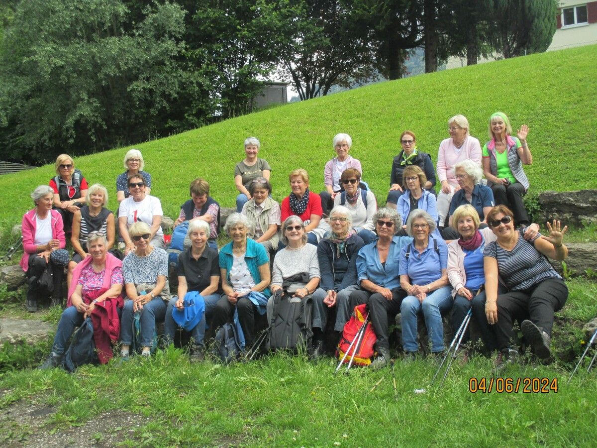 Am ersten warmen, sonnigen Tag der Woche startete die Frauenturngruppe Lustenau zu ihrer traditionellen Saisonabschlusswanderung.
              
              Frauenturngruppe Lustenau