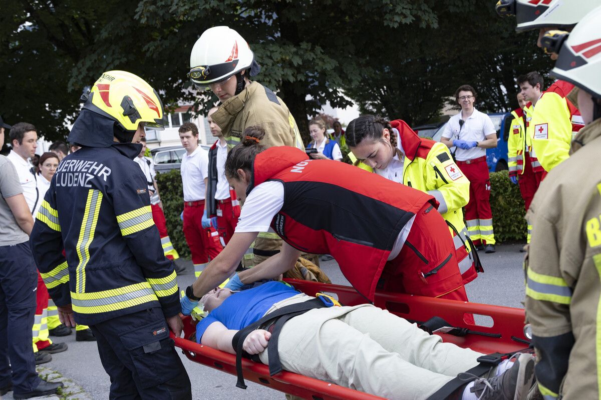 An der Rettungsübung waren 300 Einsatzkräfte und 54 Komparsen beteiligt. VN/paulitsch (5)