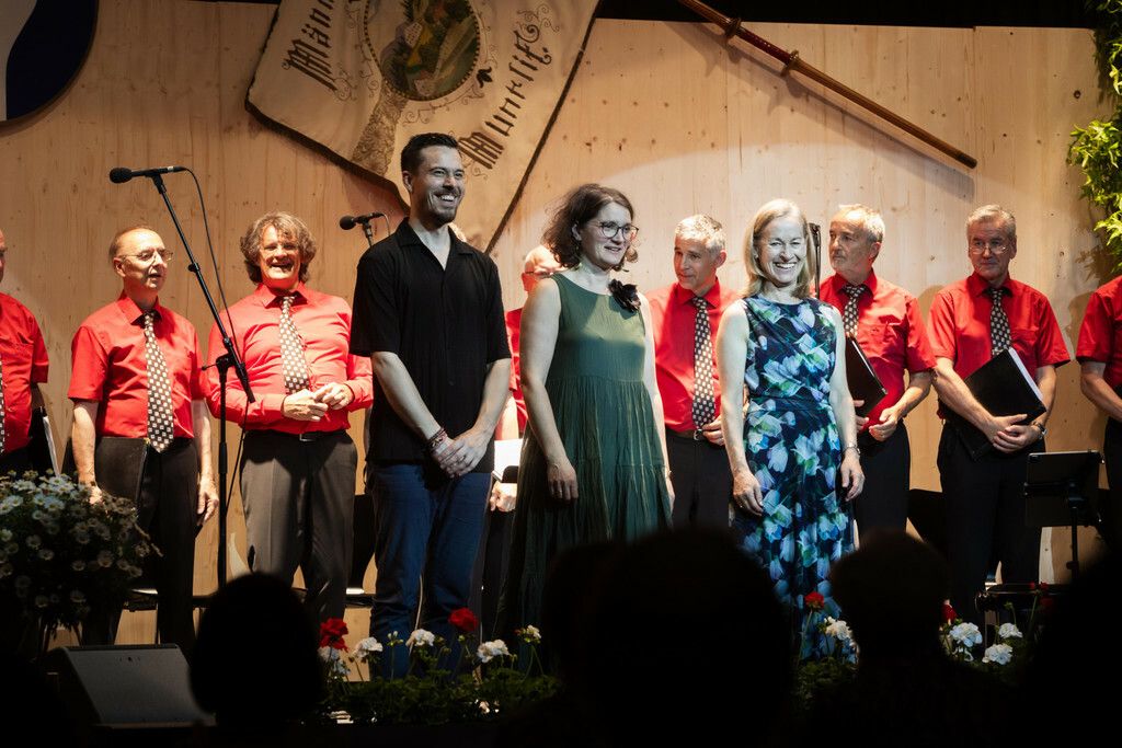 Angelika Kopf-Lebar, Ingrid Zumtobel-Amann und Raphael Brunner unterstützten den Männerchor. privat