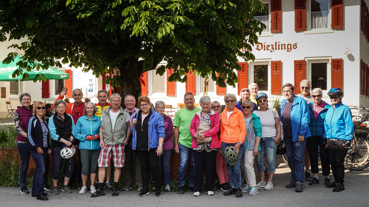 Ankunft im Gasthaus Bad Diezlings, wo die Radfahrer herzlich empfangen und bestens verpflegt wurden.50Plus Höchst