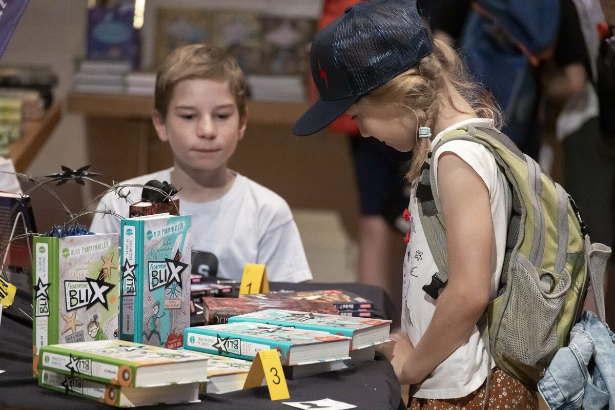 Auch am zweiten Tag besuchten zahlreiche Schüler die Kinder- und Jugendbuchmesse Buch am Bach.Paulitsch (3)