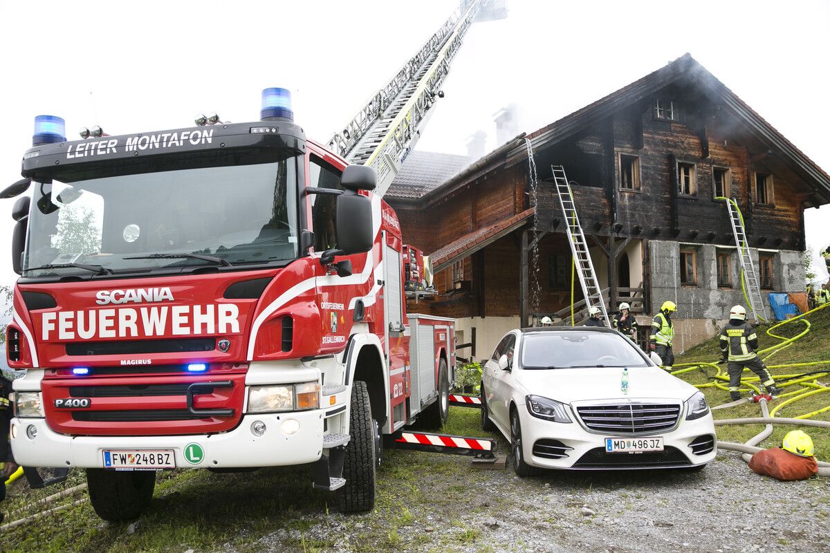 Auch der Steiger kam zum Einsatz.d. Mathis (29; lESERREPORTER