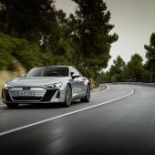 Autonews der Woche Audi hat sein Elektro-Flaggschiff geliftet / Modellpflege für die 40er-Familie von Volvo / Mazda mit neuem Basisbenziner beim CX-30 und Mazda3