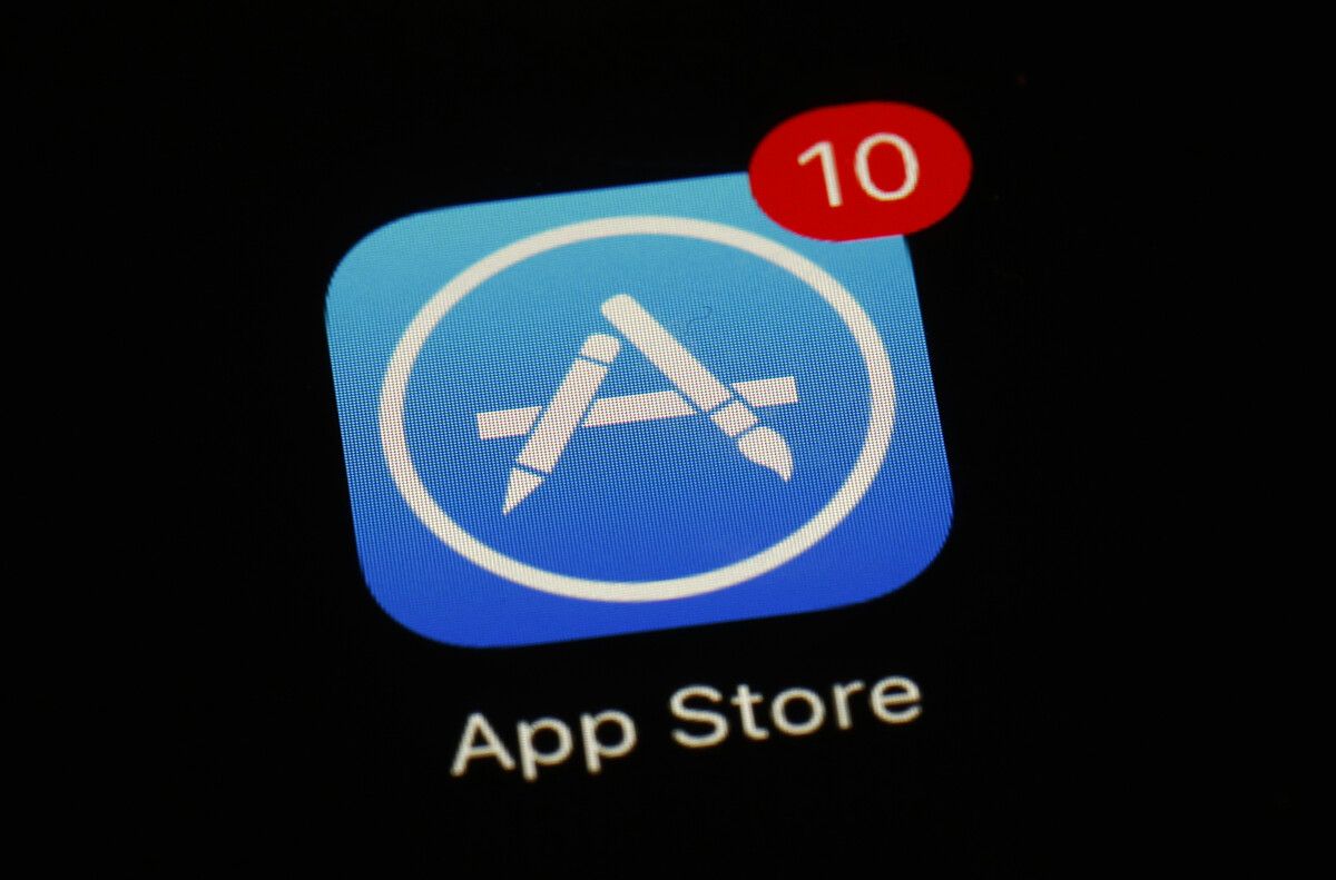 Auf den iPhone-Hersteller Apple könnten Strafen in Milliardenhöhe zukommen. Der US-Konzern verstoße mit seinem App Store gegen die Wettbewerbsregeln, lautet der Vorwurf. dpa
