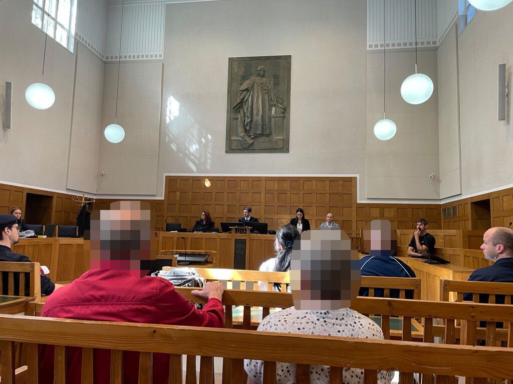 Bei der Verhandlung waren auch Opfer anwesend. Swozilek