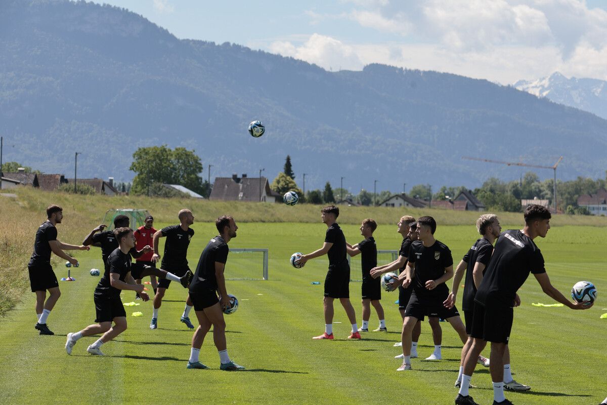 Bei Sonnenschein starteten die Akteure von Austria Lustenau in die Vorbereitung.