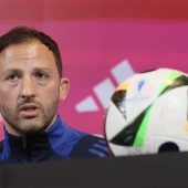 Belgien gehen die Abwehrspieler aus