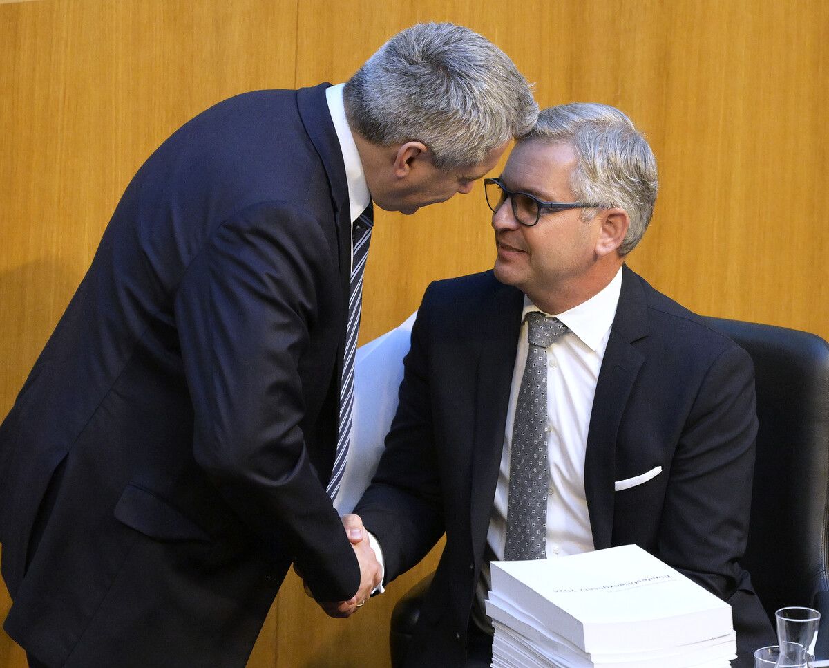 Bundeskanzler Nehammer (l.) soll überlegen, Finanzminister Brunner (r.) als nächsten österreichischen EU-Kommissar vorzuschlagen.APA