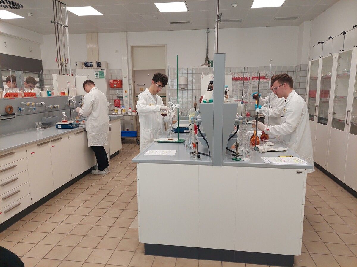 Chemiker in Aktion.