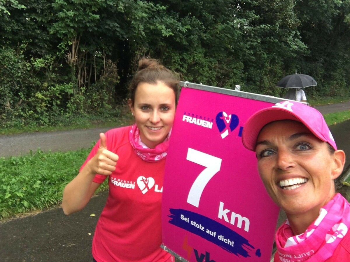 Claudia Boss mit ihrer Arbeitskollegin Sarah. Beide teilen das Anliegen Frauenlauf. Veranstalter