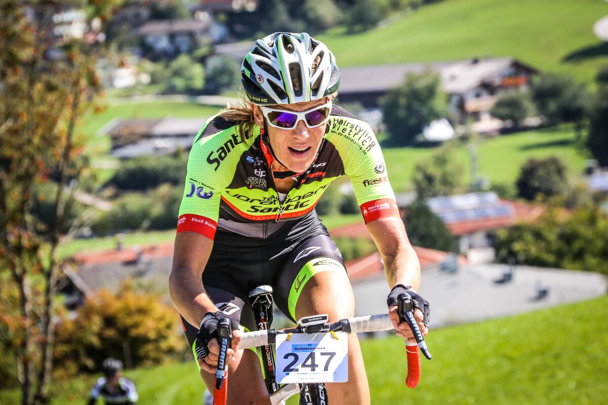 Dagmar Fink gewann beim Dolomiten-Radklassiker die Damen-3-Klasse. Sportfotograf