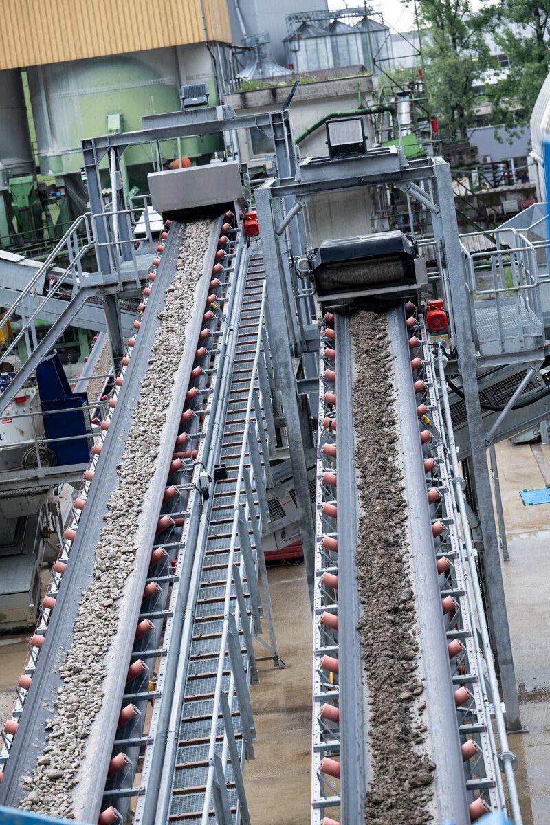 Das Aushubmaterial wird in der neuen Anlage gereinigt, sortiert und recycelt.
