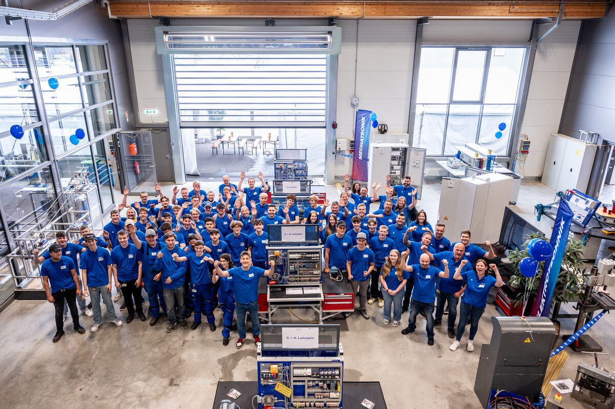 Das Doppelmayr-Team in er Lehrwerkstatt. doppelmayr (3)