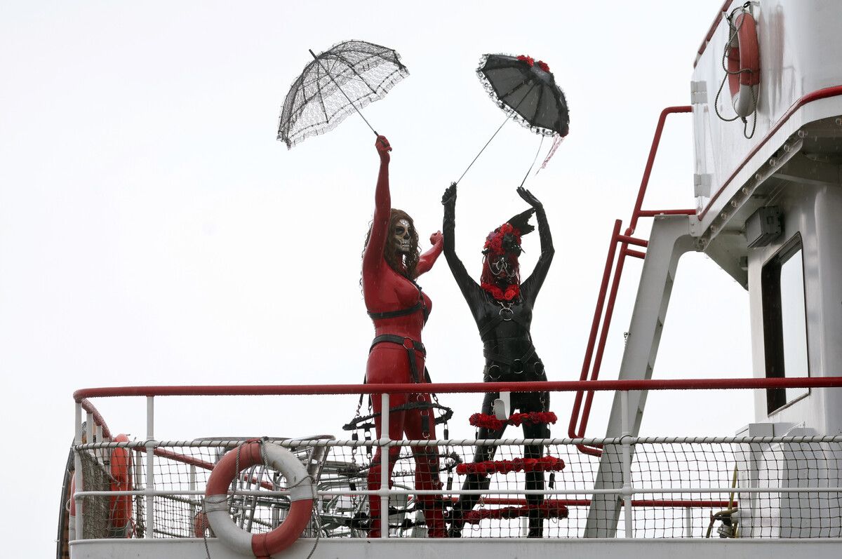 Das Regenwetter tat der Freude der Teilnehmenden keinen Abbruch. DPA/Hildenbrand