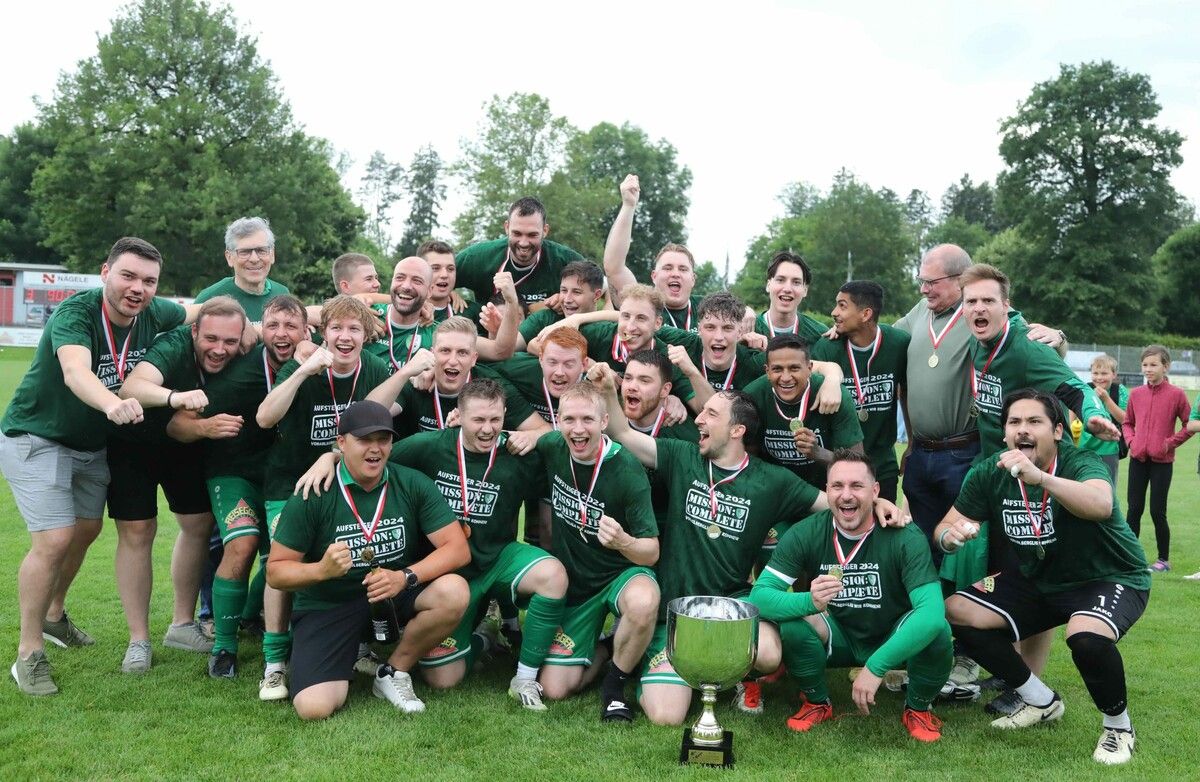 Der FC Sulz wurde überraschend Meister in der Landesliga und steigt in die Vorarlbergliga auf.  FC Sulz