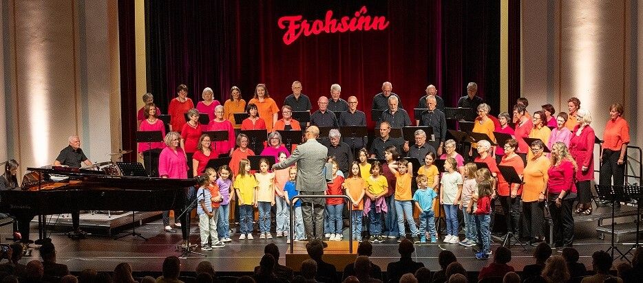 Der Kinderchor und der Frohsinn Nofels präsentierten sich stimmgewaltig und harmonisch auf der Bühne der Stella Vorarlberg.Frohsinn Nofels