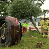 Autofahrerin prallte gegen Baum