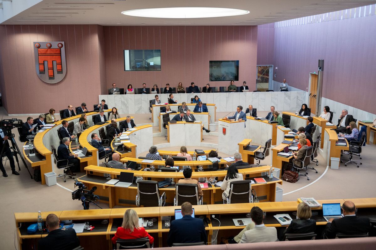 Die künftige Landesregierung muss an vielen Baustellen arbeiten. Die multiplen Krisen haben ihre Spuren hinterlassen. ⇒Rhomberg