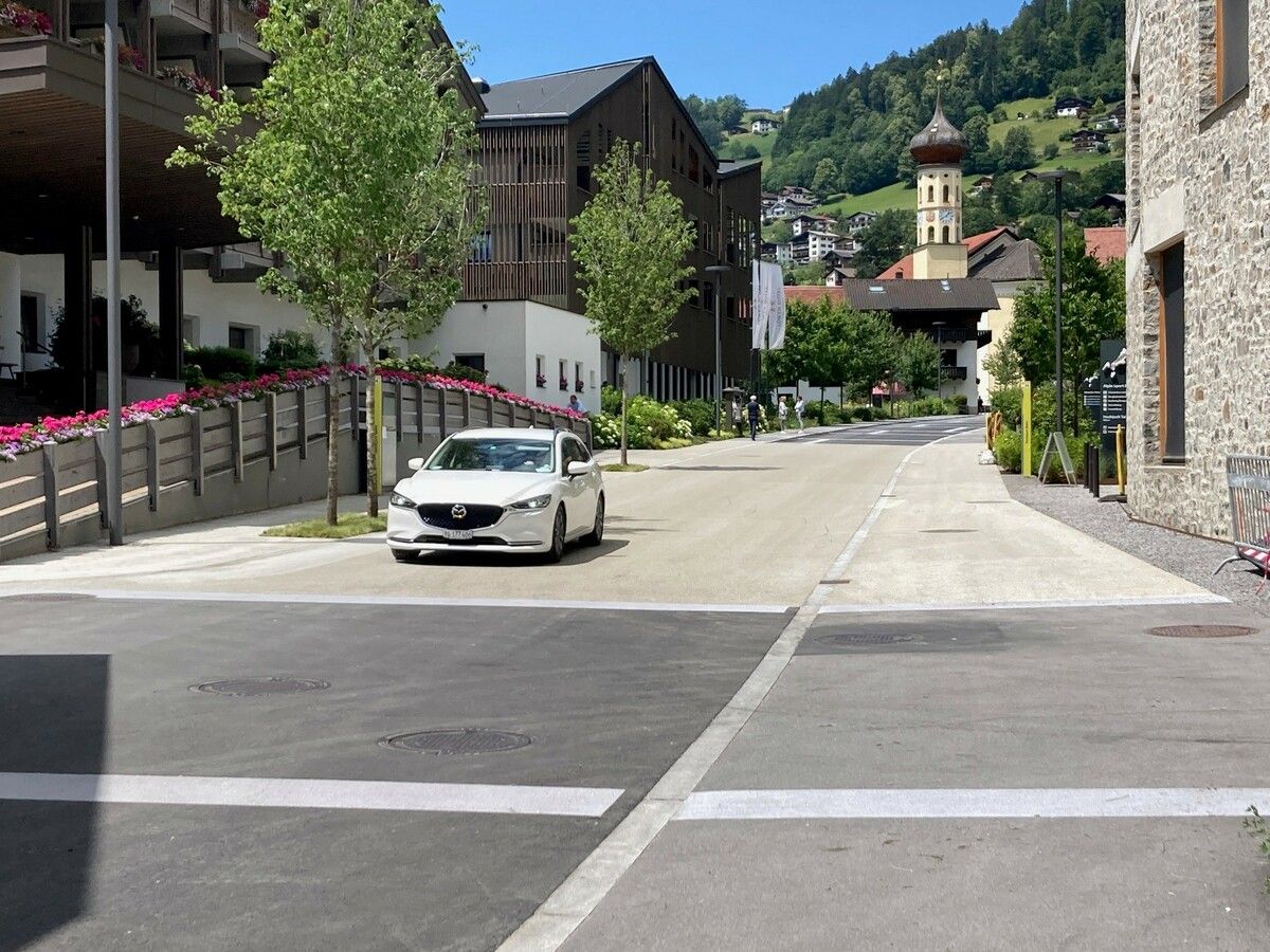 Die Begegnungszone zwischen Friedhof und Schuhhaus Sander wird am Samstag feierlich eröffnet. STL