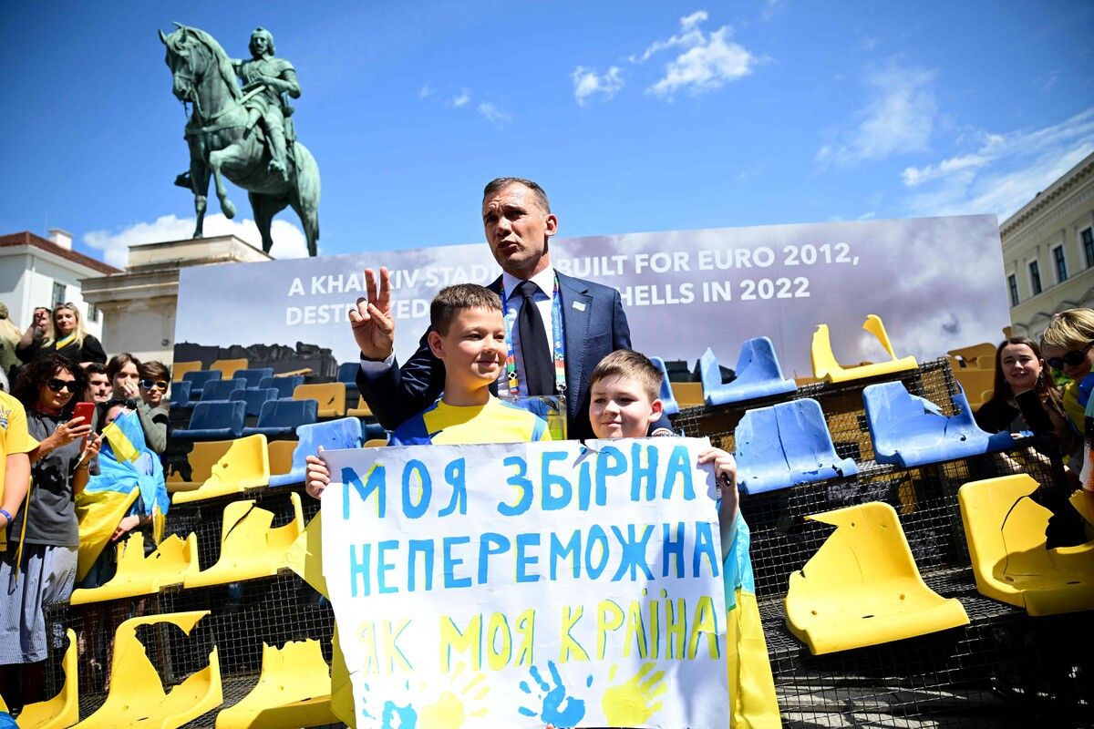 Die Botschaft von Stürmer-Legende und Verbandsboss Andrij Schewtschenko ist eindeutig: „Bei aller Fußball-Euphorie soll man den Krieg in der Ukraine nicht vergessen“. Reuters