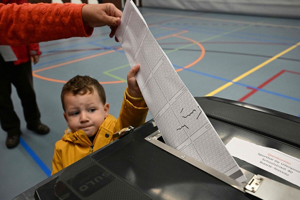 Die EU-Wahl hat begonnen. In den Niederlanden konnten die Menschen bereits am Donnerstag wählen. Das Endergebnis gibt es aber erst am Sonntag. AFP