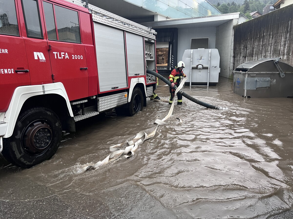 Die Feuerwehr musste zu zahlreichen Einsätzen ausrücken.  Ronald Vlach