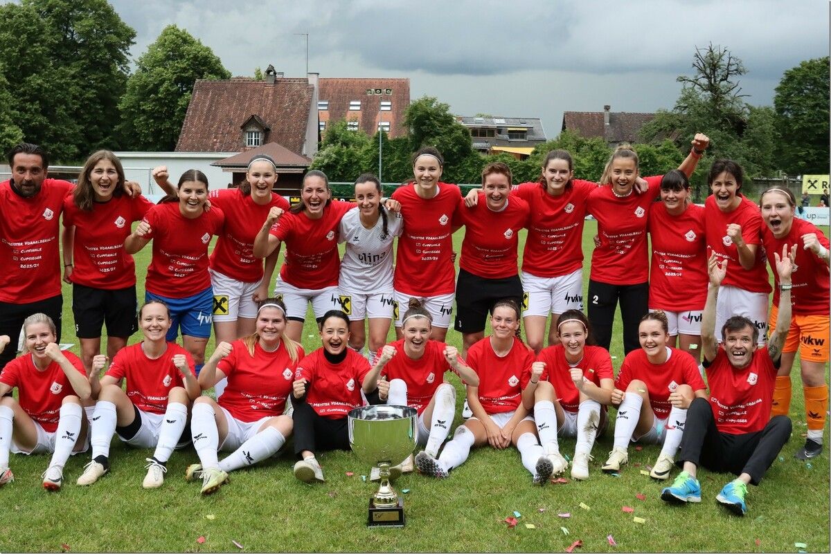 Die Frauenmannschaft des FC RW Rankweil spielt ab Sommer in der ÖFB Frauen 2. Liga und jubelt über den Titelgewinn in der Frauen Vorarlbergliga. VN-TK
