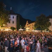 Für Fußballfans ist  es bald angerichtet