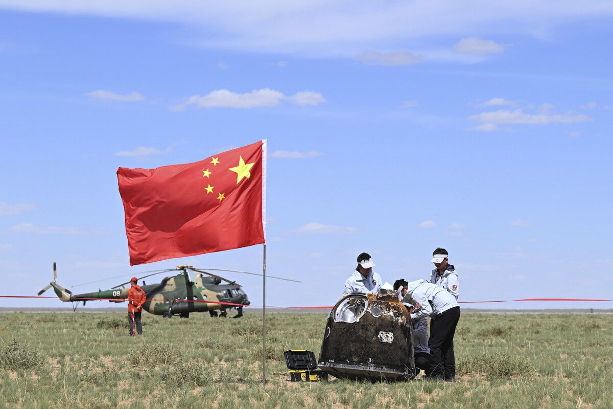 Die Kapsel landete gestern in der Steppe der Inneren Mongolei. Xinhua/ AP