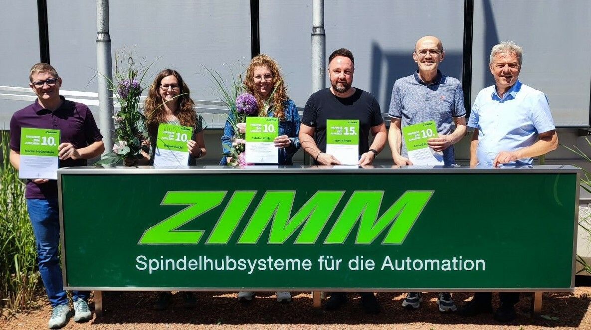 Die Lustenauer Firma Zimm GmbH hat ihre langjährigen Mitarbeiter geehrt. Das spezialisierte Unternehmen und seine Mitarbeiter verfügen seit vier Jahrzehnten über ein einzigartiges Know-how in der Getriebetechnik. Auf drei Firmen-Standorte weltweit sind rund 160 Mitarbeiter aufgeteilt. Fa