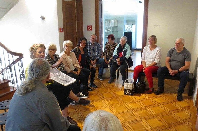 Die Mitglieder des PVÖ Dornbirn begannen ihren Besuch im Jüdischen Museum mit einer Einführung.PVÖ Dornbirn