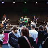 Auftakt zu Sommer am Platz