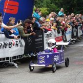 Kleine Boliden rollten durchs Oberdorf