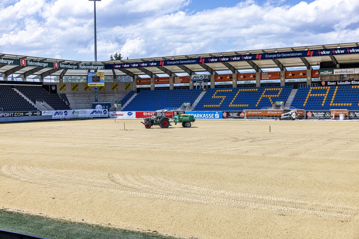 Die Spieler dürfen sich auf ein neues Grün im Altacher Stadion freuen.Meier
