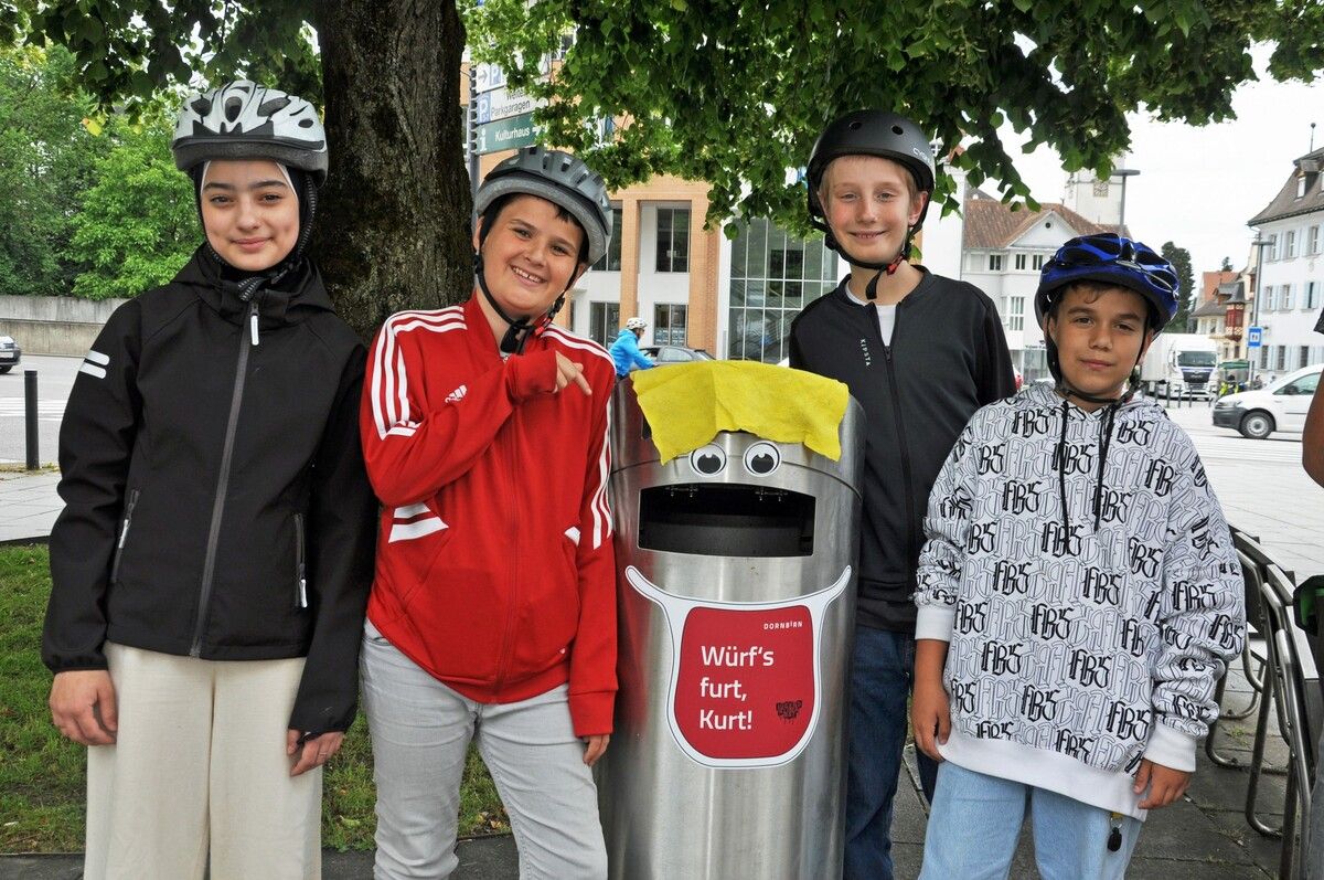 Die „sprechenden“ Mülleimer sollen zum Müllwegwerfen animieren.lcf