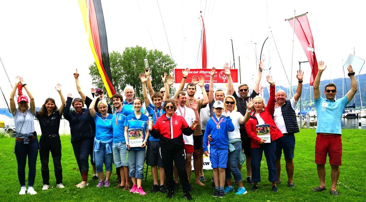 Die Teilnehmer und Helfer ließen sich trotz starkem Wind die Begeisterung nicht nehmen.Yachtclub Bregenz