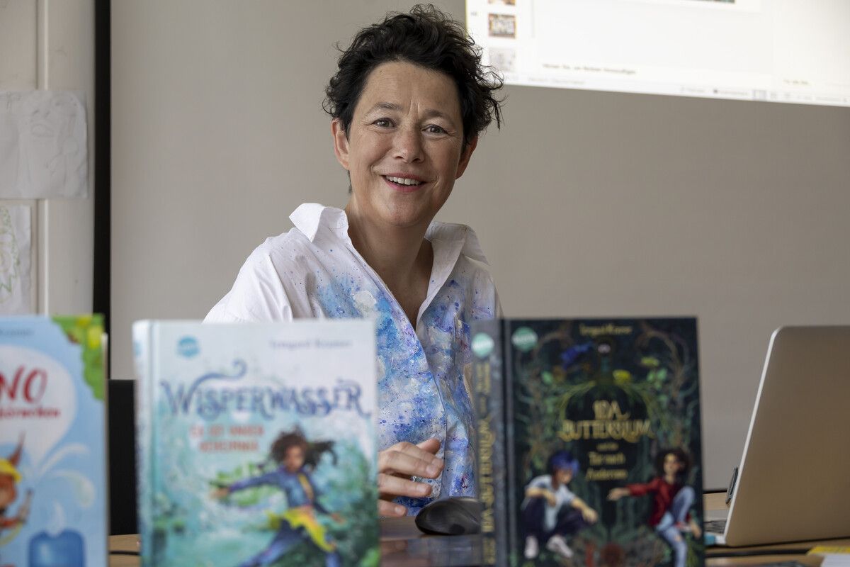 Die Vorarlberger Autorin Irmgard Kramer brachte gleich mehrere Kinderbücher auf die Buch am Bach mit. VN/Paulitsch