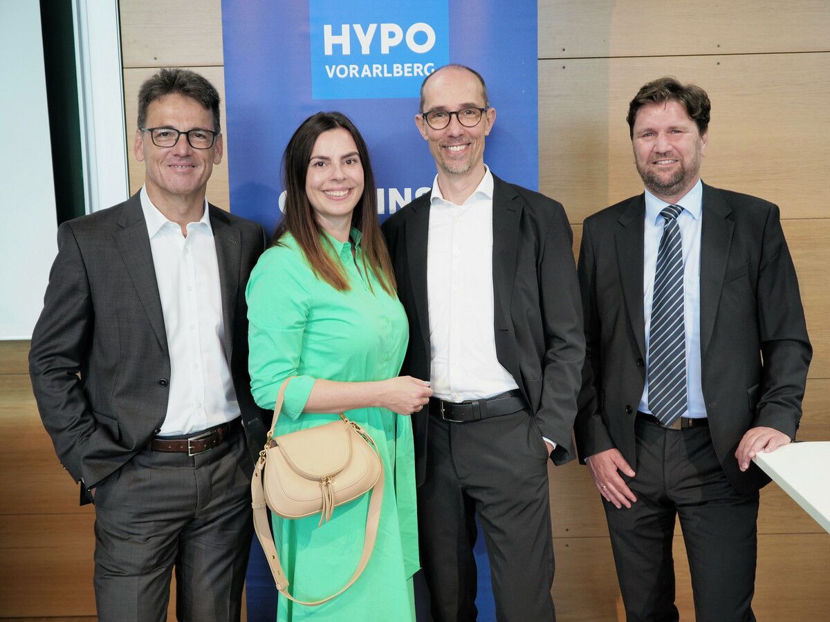 Die Vorstände der Hypo Vorarlberg, Wilfried Amann und Michael Haller, mit dem vortragenden Neurobiologen Bernd Hufnagel und Sabine Nigsch-Gaethke (Hypo Marketing). sie