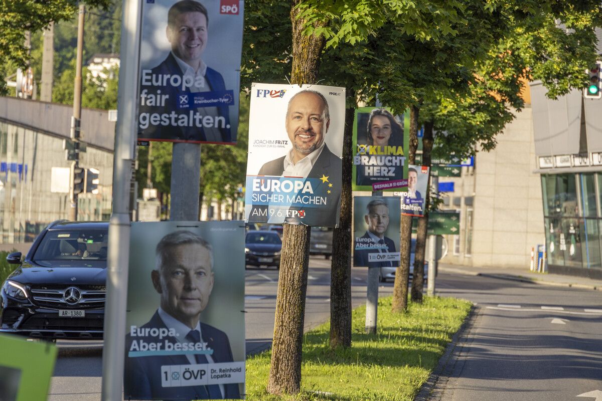 Dieses Bild gehört zum Jahr 2024: Mit drei Urnengängen in Vorarlberg werden heuer auch drei Tranchen an Wahlplakaten im Land hängen. VN/Paulitsch