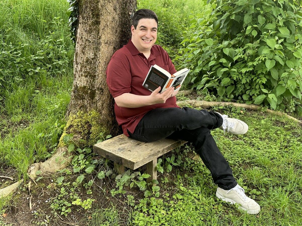 Dominik Dalfollo ist ein begeisterter Leser.BI